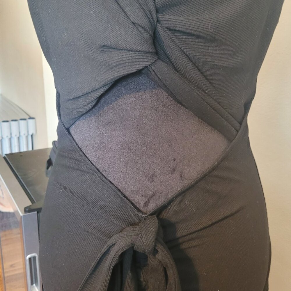 💙 2/$20 Black‎ Bodycon w. Cut Out - Picture 3 of 3